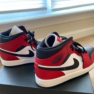Jordan 1 mid